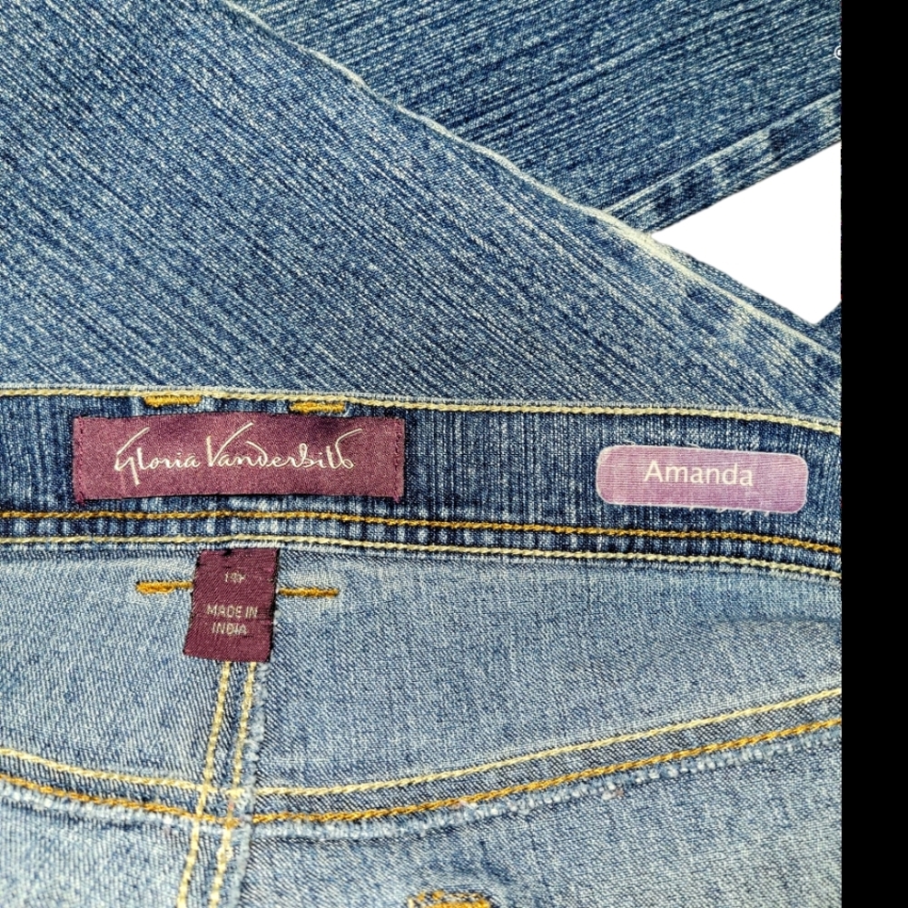 Size 14 petite Gloria Vanderbilt Amanda blue denim jeans slimming *final price*